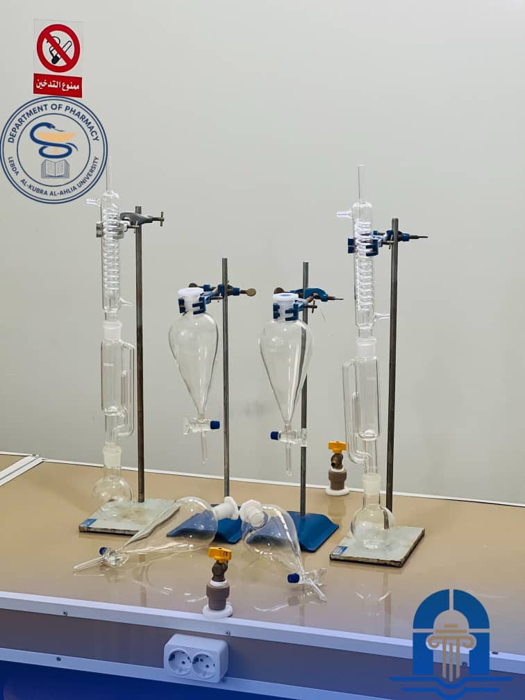 أجهزة حديثة تعزز التدريب العملي لطلاب الصيدلة بجامعة لبدة الكبرى